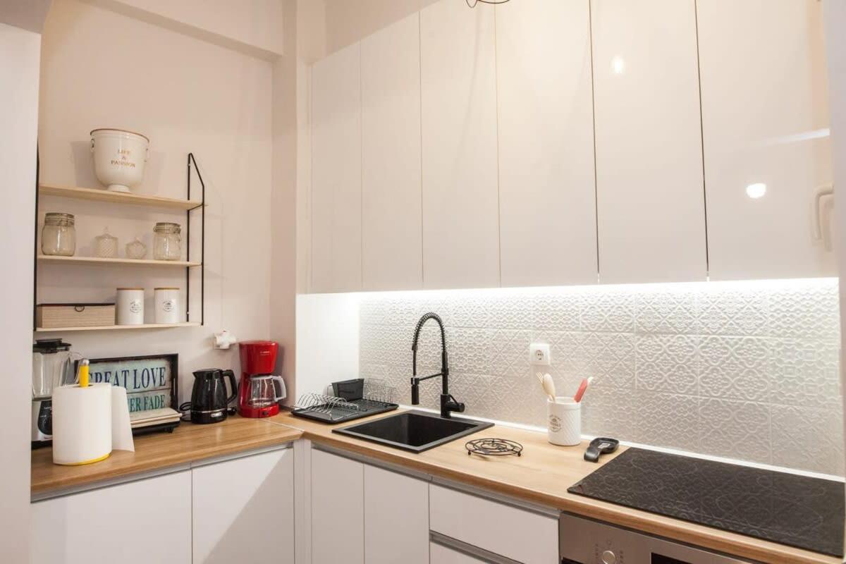 Contemporary Stylish Apartment Located Near Metaxourgeio Area Athen Eksteriør billede