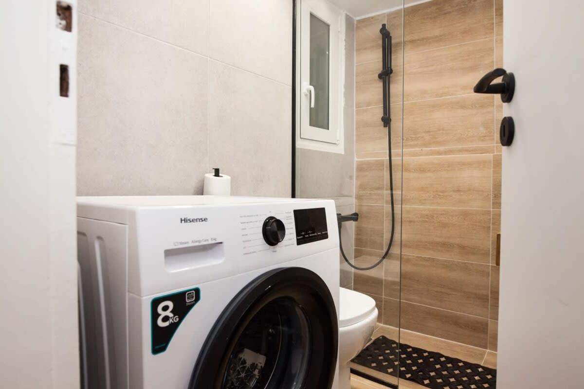 Contemporary Stylish Apartment Located Near Metaxourgeio Area Athen Eksteriør billede