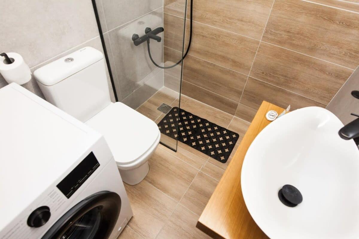 Contemporary Stylish Apartment Located Near Metaxourgeio Area Athen Eksteriør billede